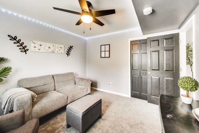 8407 Brookside Glen Drive, Tinley Park, IL 60487