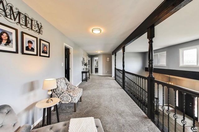 8407 Brookside Glen Drive, Tinley Park, IL 60487