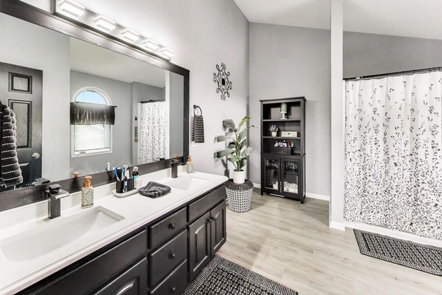 8407 Brookside Glen Drive, Tinley Park, IL 60487