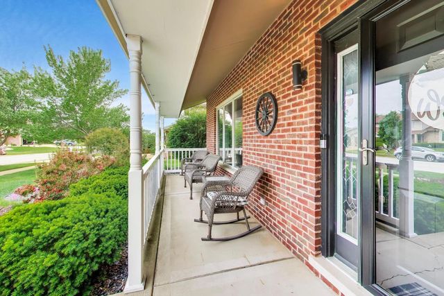 8407 Brookside Glen Drive, Tinley Park, IL 60487
