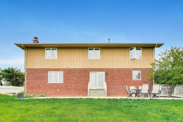 8407 Brookside Glen Drive, Tinley Park, IL 60487