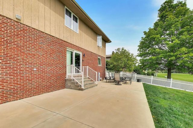 8407 Brookside Glen Drive, Tinley Park, IL 60487