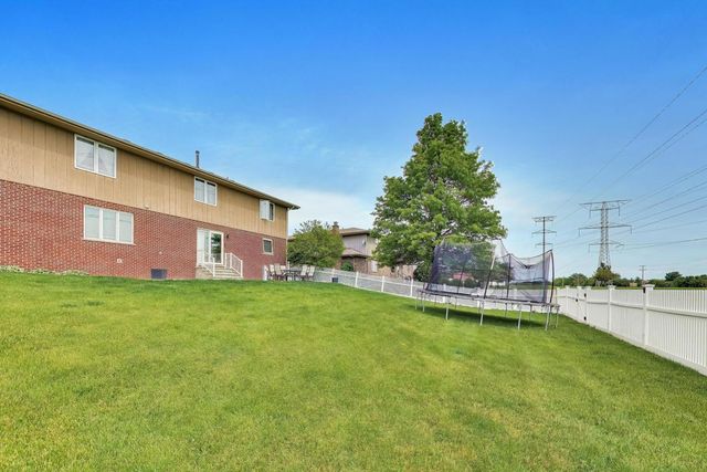 8407 Brookside Glen Drive, Tinley Park, IL 60487