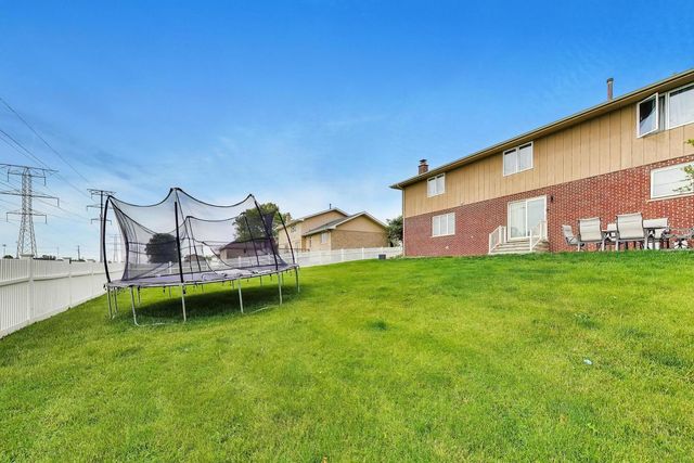 8407 Brookside Glen Drive, Tinley Park, IL 60487