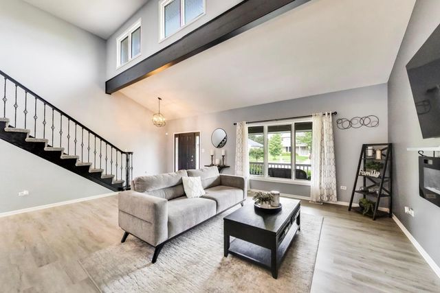 8407 Brookside Glen Drive, Tinley Park, IL 60487