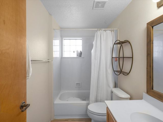 3224 Nizhoni Dr, Santa Fe, NM 87507