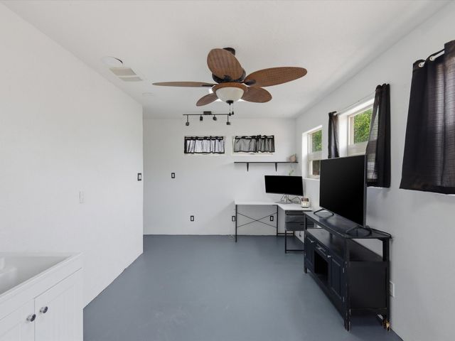 3224 Nizhoni Dr, Santa Fe, NM 87507