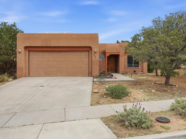 3224 Nizhoni Dr, Santa Fe, NM 87507