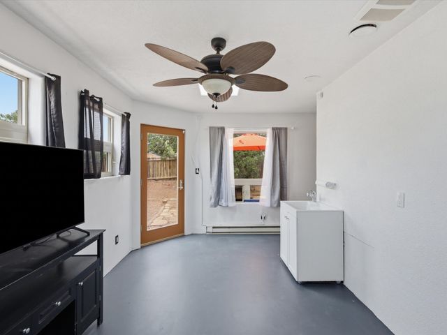 3224 Nizhoni Dr, Santa Fe, NM 87507