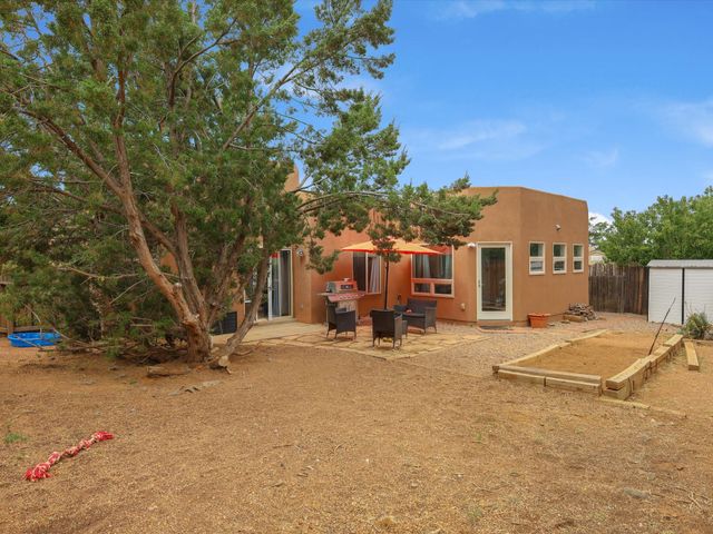 3224 Nizhoni Dr, Santa Fe, NM 87507