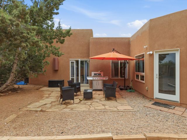 3224 Nizhoni Dr, Santa Fe, NM 87507
