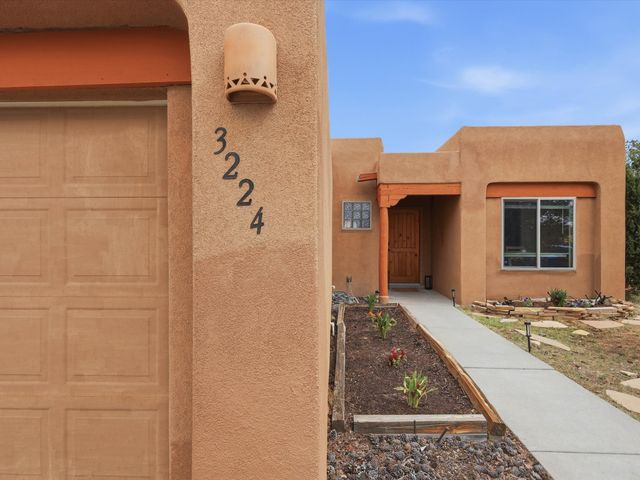 3224 Nizhoni Dr, Santa Fe, NM 87507