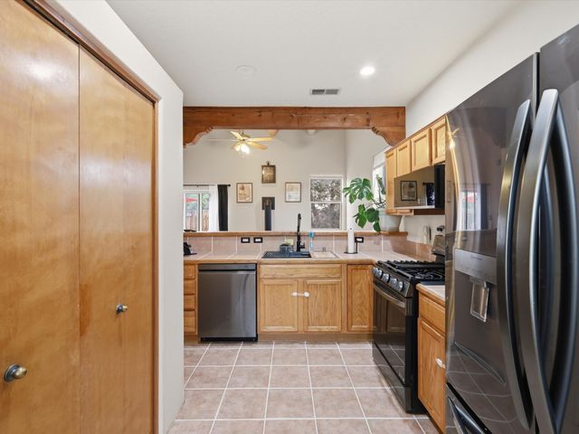 3224 Nizhoni Dr, Santa Fe, NM 87507
