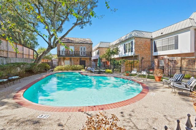 2010 Stoney Brook Drive 1, Houston, TX 77063