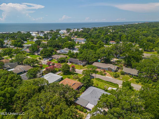 808 Mills Avenue, Gulfport, MS 39501