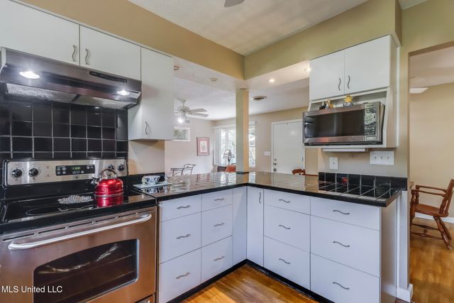 808 Mills Avenue, Gulfport, MS 39501