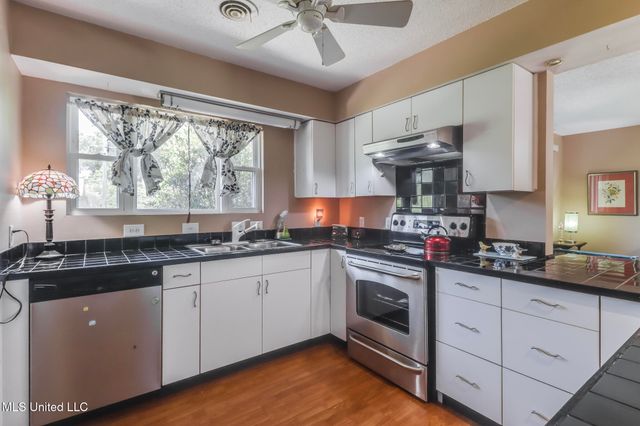 808 Mills Avenue, Gulfport, MS 39501