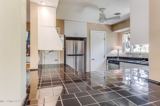 808 Mills Avenue, Gulfport, MS 39501