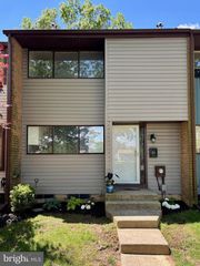 16 TWIN RIVERS DR N, East Windsor, NJ 08520