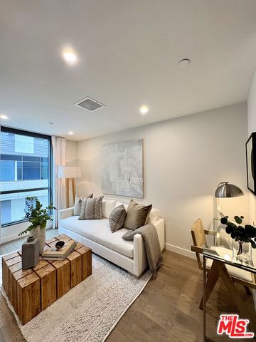 1755 Ocean Avenue Avenue 203, Santa Monica, CA 90401