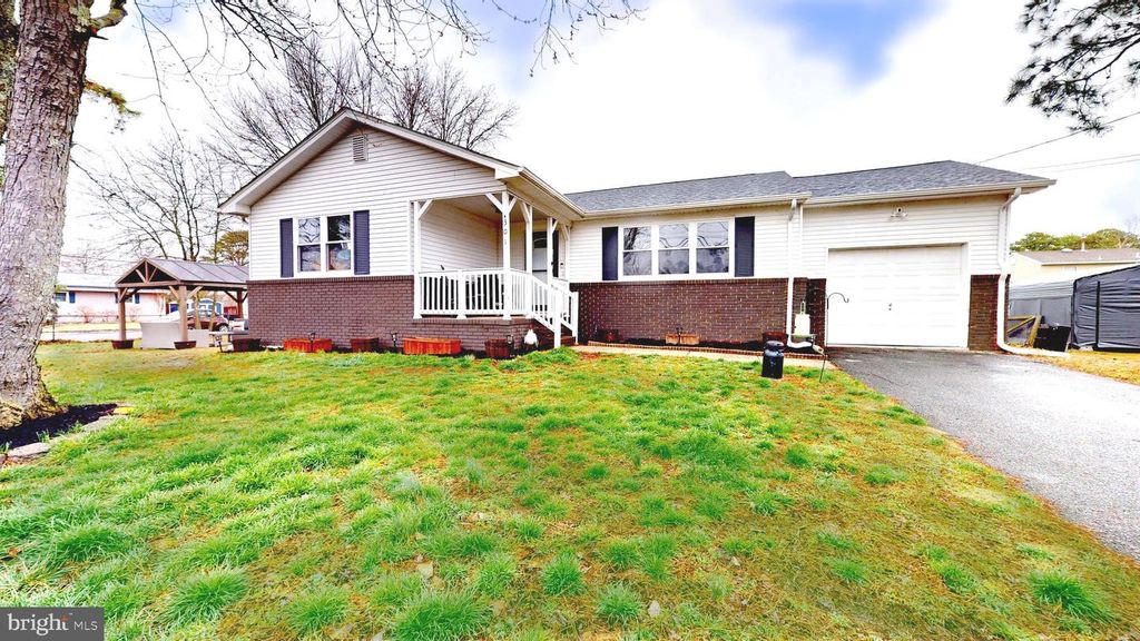 301 CHEROKEE DR, Browns Mills, NJ 08015