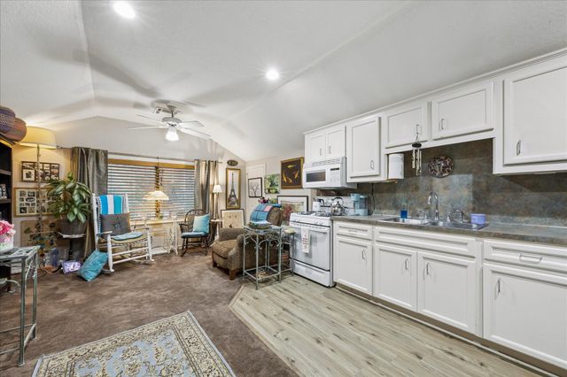 3040 Bayshore Drive, Bacliff, TX 77518