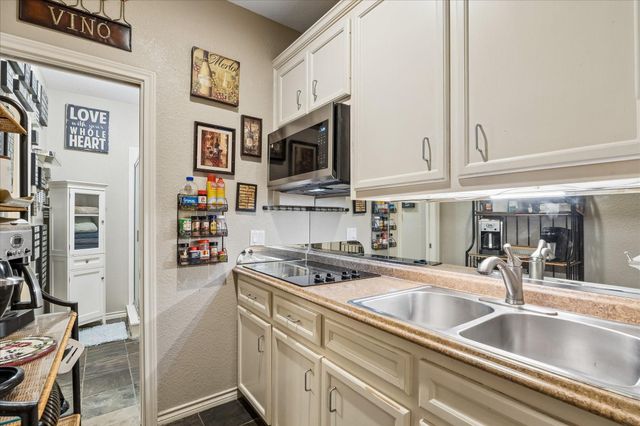 3040 Bayshore Drive, Bacliff, TX 77518