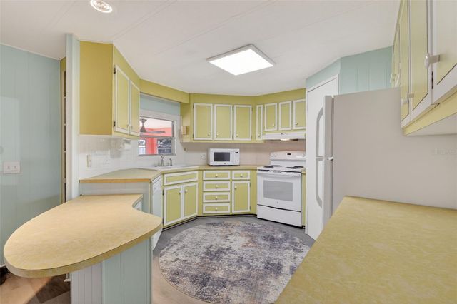 1050 SHAWN COURT, Tavares, FL 32778