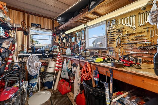 1050 SHAWN COURT, Tavares, FL 32778