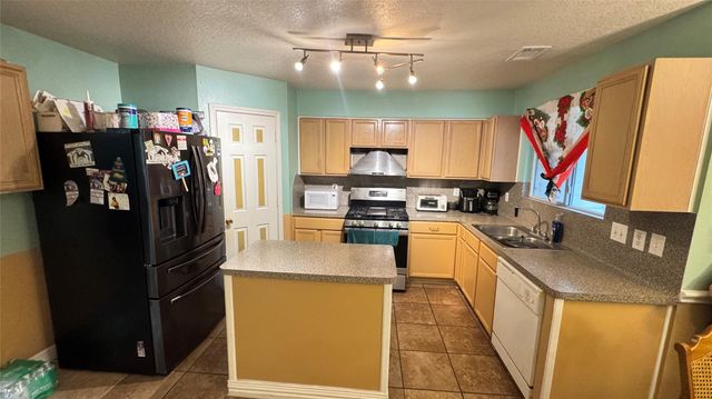 20935 Fox Cliff Lane, Humble, TX 77338
