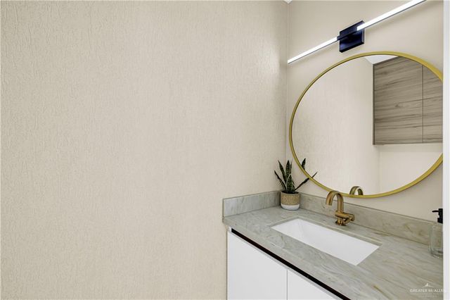 1406 S 7th Avenue, Edinburg, TX 78539