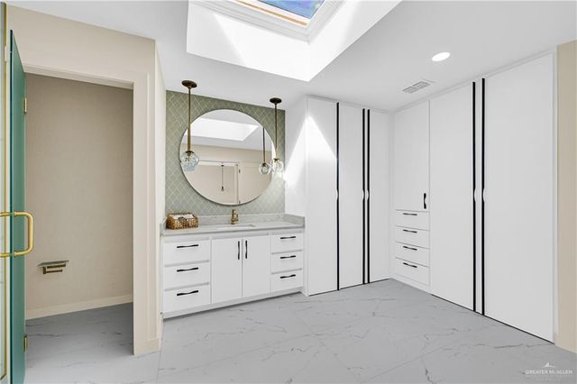 1406 S 7th Avenue, Edinburg, TX 78539