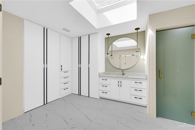 1406 S 7th Avenue, Edinburg, TX 78539