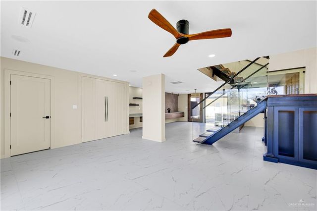 1406 S 7th Avenue, Edinburg, TX 78539