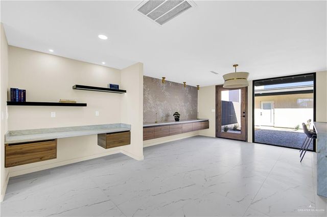 1406 S 7th Avenue, Edinburg, TX 78539