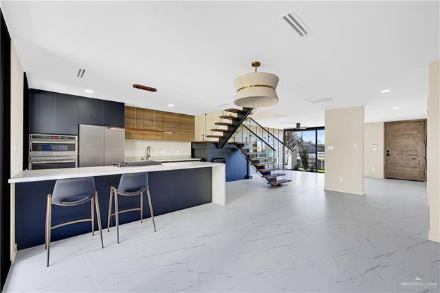 1406 S 7th Avenue, Edinburg, TX 78539