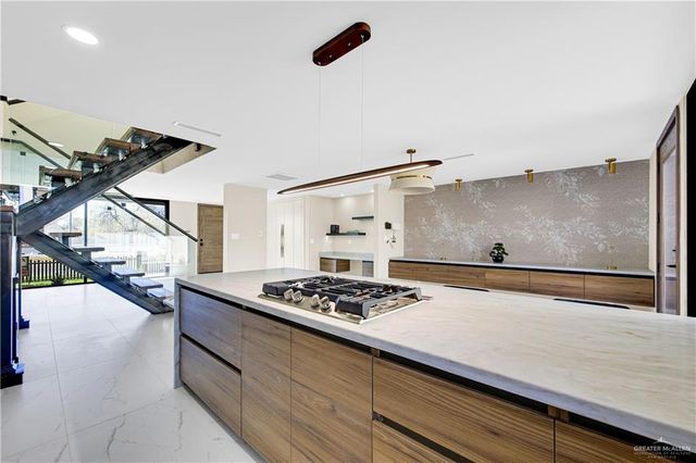 1406 S 7th Avenue, Edinburg, TX 78539