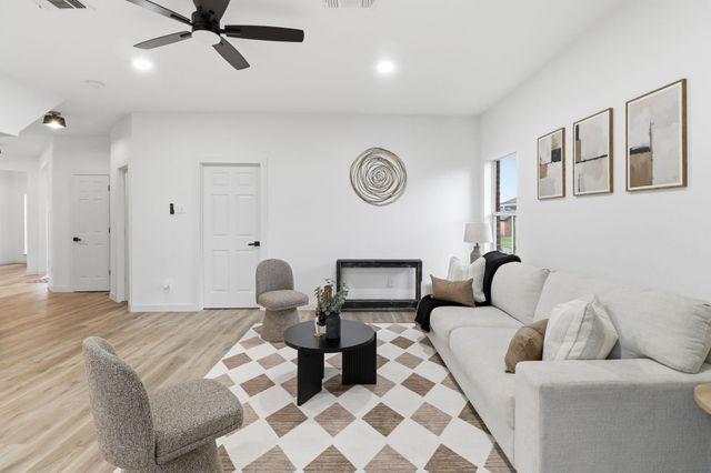 611 Joy Lane, Mansfield, TX 76063