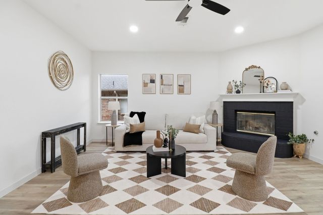 611 Joy Lane, Mansfield, TX 76063