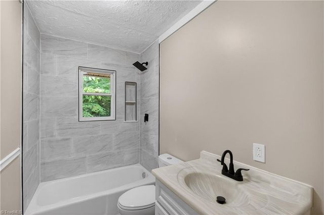 17, 19, 21, 23, 29, 31 Hunter Street, Thomasville, NC 27360