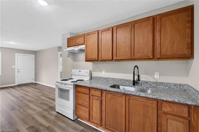 17, 19, 21, 23, 29, 31 Hunter Street, Thomasville, NC 27360