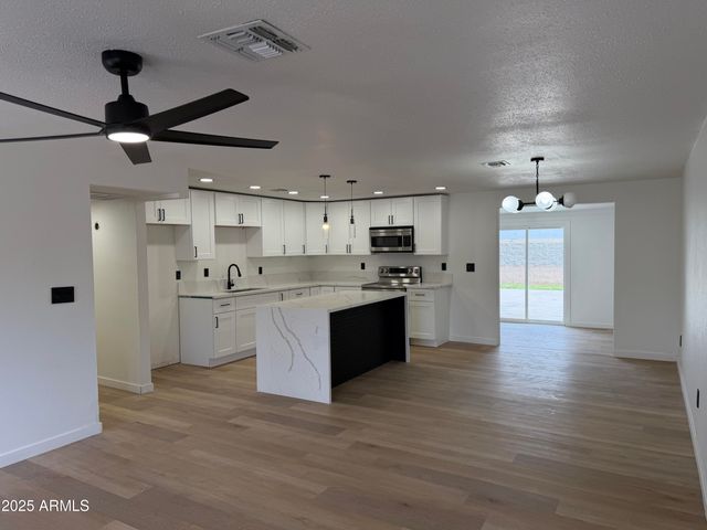 1831 N 74TH Lane, Phoenix, AZ 85035