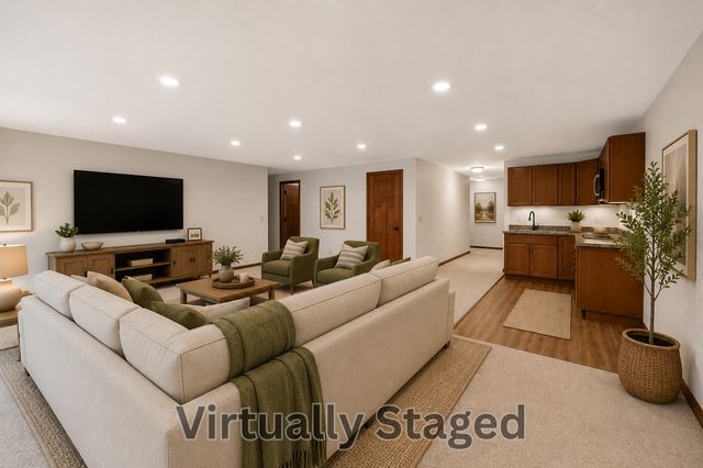 1589 Christie Place, Saint Paul, MN 55106