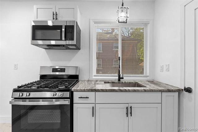 4033 Clairmount Street, Detroit, MI 48204