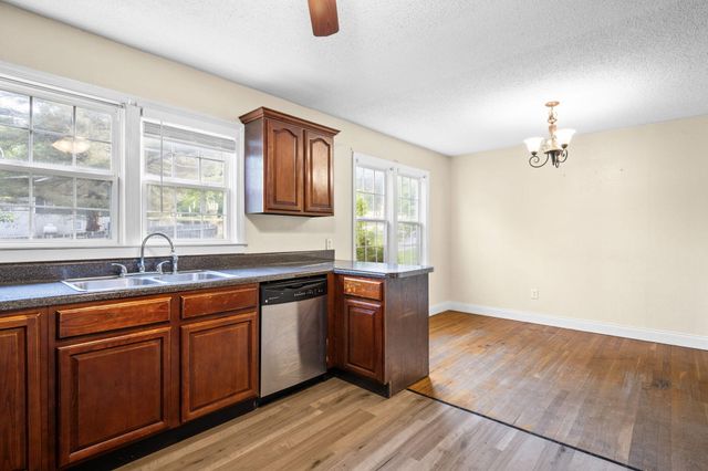 8421 Middle Valley Road, Hixson, TN 37343