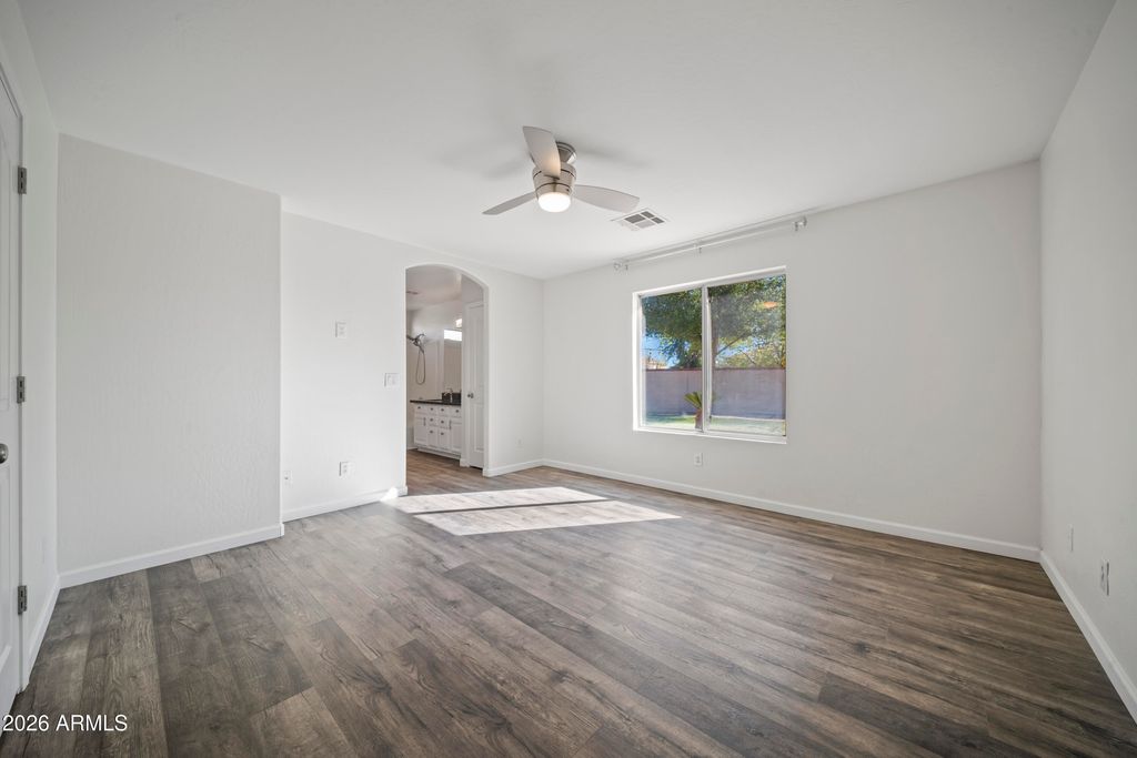 Image 11 of property listing at 2821 E MORGAN Court, Gilbert, AZ 85295