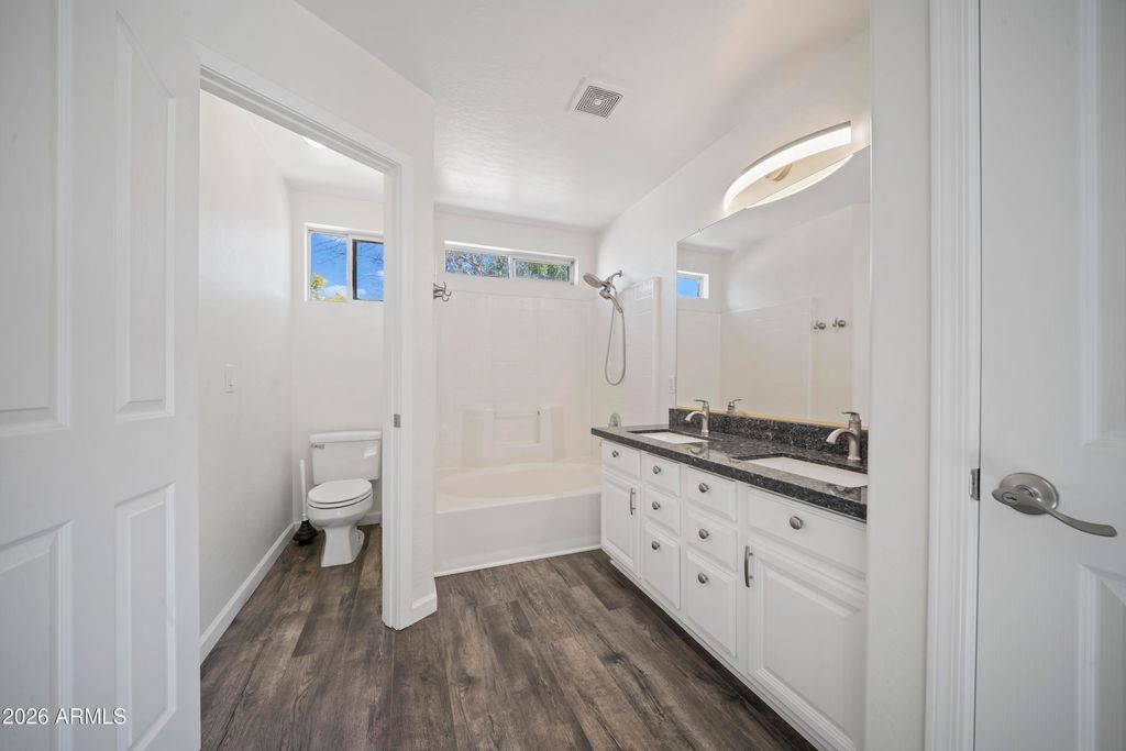 Image 12 of property listing at 2821 E MORGAN Court, Gilbert, AZ 85295