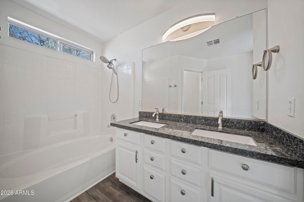 Image 13 of property listing at 2821 E MORGAN Court, Gilbert, AZ 85295