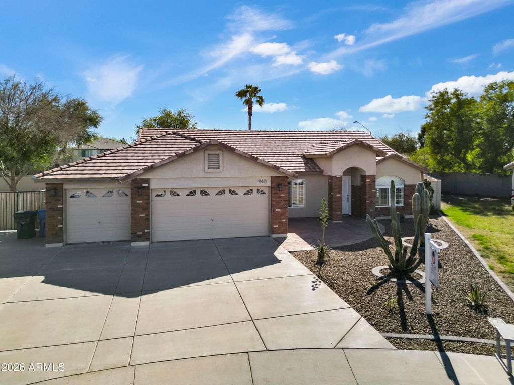 Image 2 of property listing at 2821 E MORGAN Court, Gilbert, AZ 85295