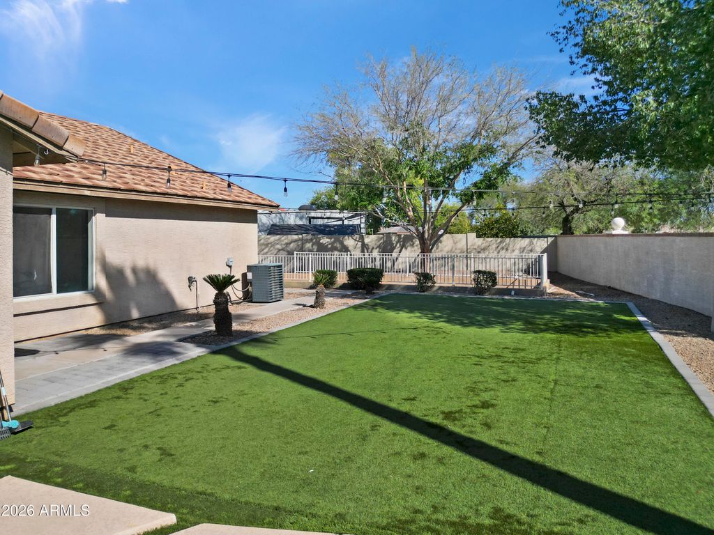 Image 25 of property listing at 2821 E MORGAN Court, Gilbert, AZ 85295